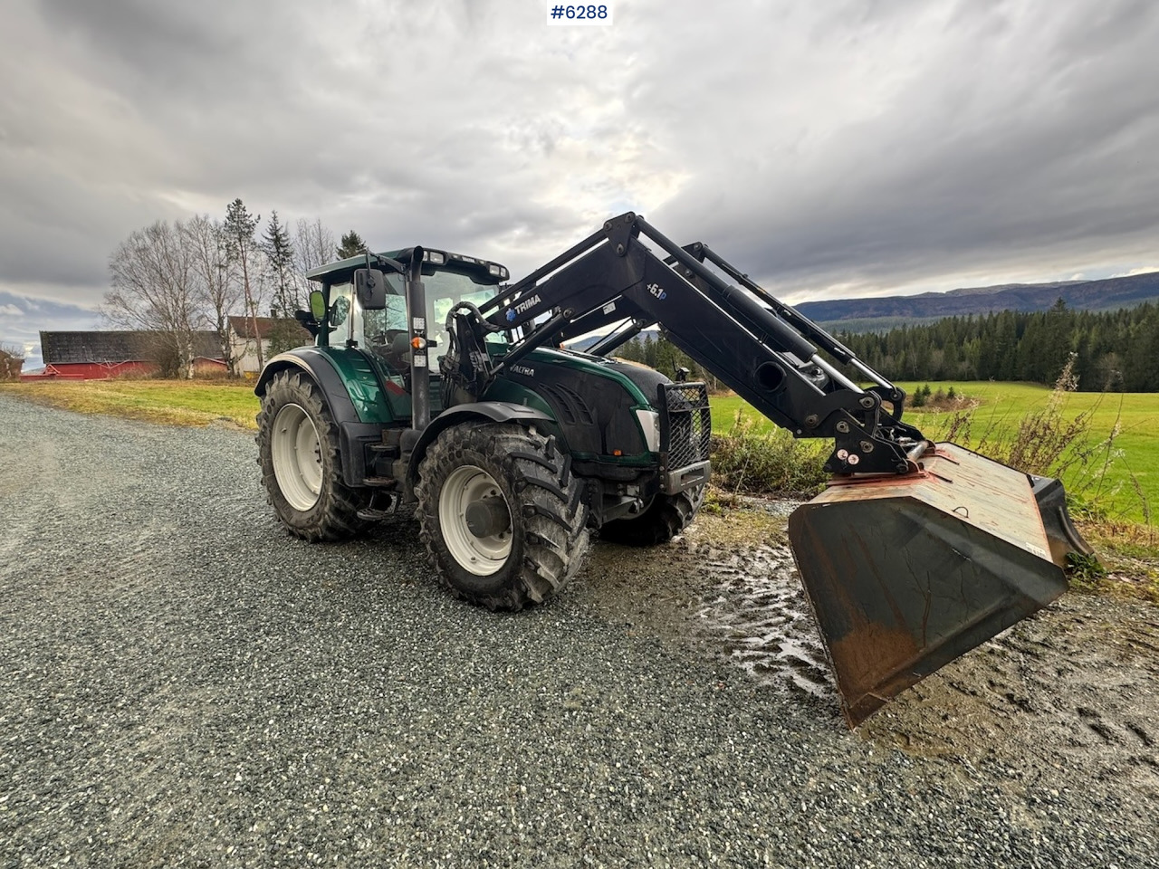 2013 Valtra T203 w/ Trima front loader, snow bucket, gravel bucket, pallet forks and timber clamp! - Tractor: foto 2 2013 Valtra T203 w/ Trima front loader, snow bucket, gravel bucket, pallet forks and timber clamp! - Tractor: foto 2