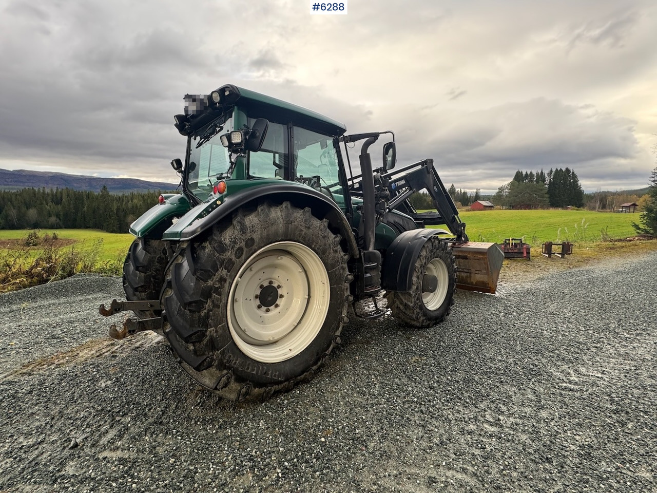 2013 Valtra T203 w/ Trima front loader, snow bucket, gravel bucket, pallet forks and timber clamp! - Tractor: foto 4 2013 Valtra T203 w/ Trima front loader, snow bucket, gravel bucket, pallet forks and timber clamp! - Tractor: foto 4