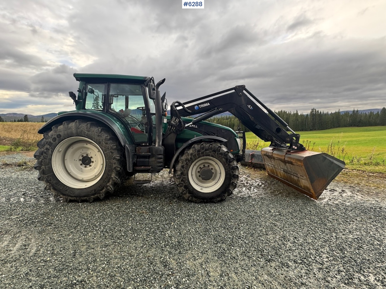 2013 Valtra T203 w/ Trima front loader, snow bucket, gravel bucket, pallet forks and timber clamp! - Tractor: foto 3 2013 Valtra T203 w/ Trima front loader, snow bucket, gravel bucket, pallet forks and timber clamp! - Tractor: foto 3