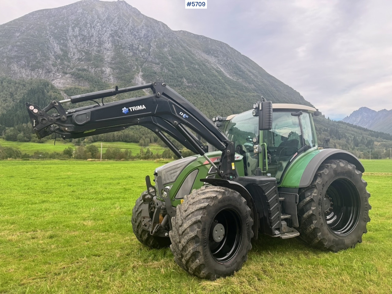 2017 Fendt 724 Vario w/ GPS, Front PTO, Loader and hydraulics. - Tractor: foto 3 2017 Fendt 724 Vario w/ GPS, Front PTO, Loader and hydraulics. - Tractor: foto 3