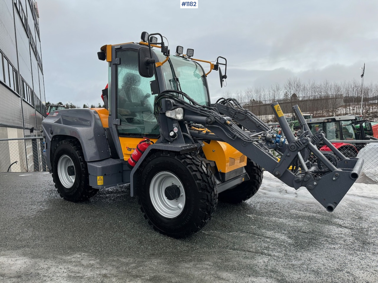 2023 LM Trac 587, DEMO, LIKE NEW! - Cargadora articulada: foto 1 2023 LM Trac 587, DEMO, LIKE NEW! - Cargadora articulada: foto 1