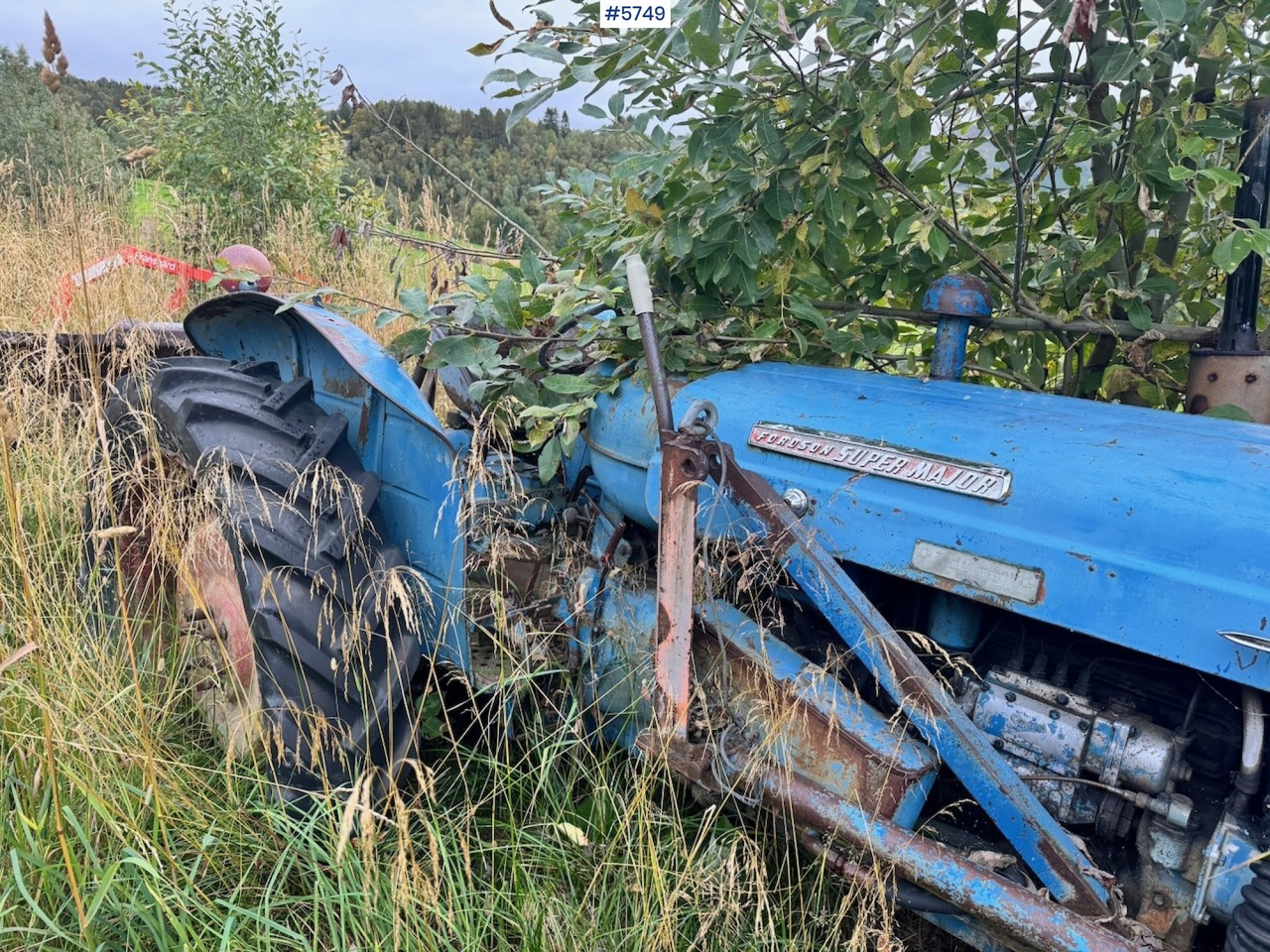 Ca. 1961 Fordson Super Major 4×2 Tractor w/ Bucket - Tractor: foto 2 Ca. 1961 Fordson Super Major 4×2 Tractor w/ Bucket - Tractor: foto 2