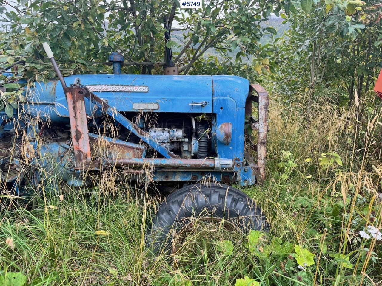 Ca. 1961 Fordson Super Major 4×2 Tractor w/ Bucket - Tractor: foto 3 Ca. 1961 Fordson Super Major 4×2 Tractor w/ Bucket - Tractor: foto 3