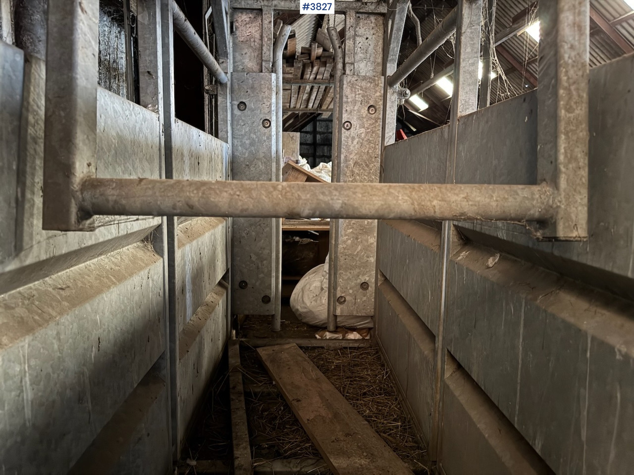 Maquinaria ganadera Cattle treatment box, like new: foto 7
