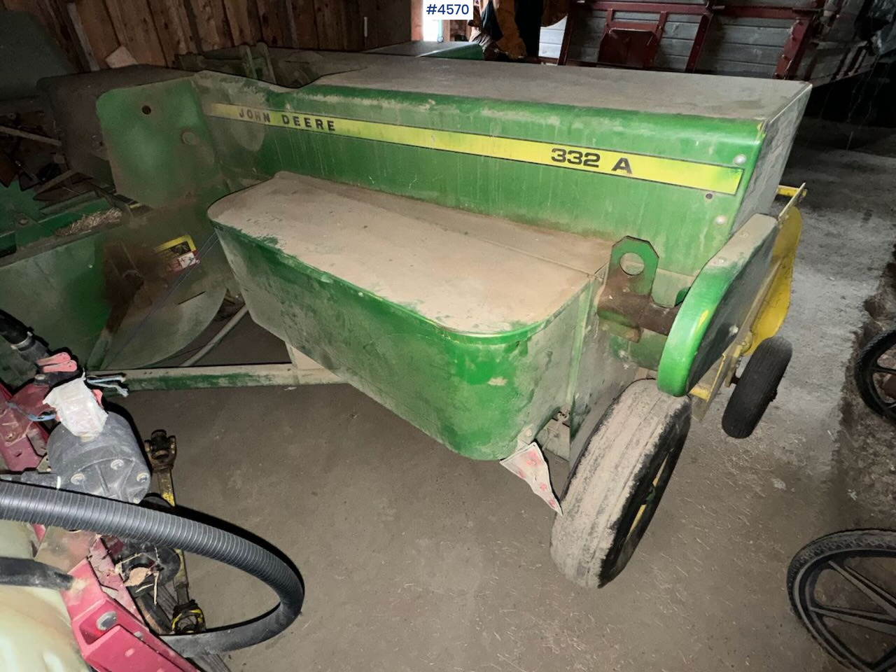 John Deere 332A Square baler - Maquinaria de henificación: foto 1 John Deere 332A Square baler - Maquinaria de henificación: foto 1