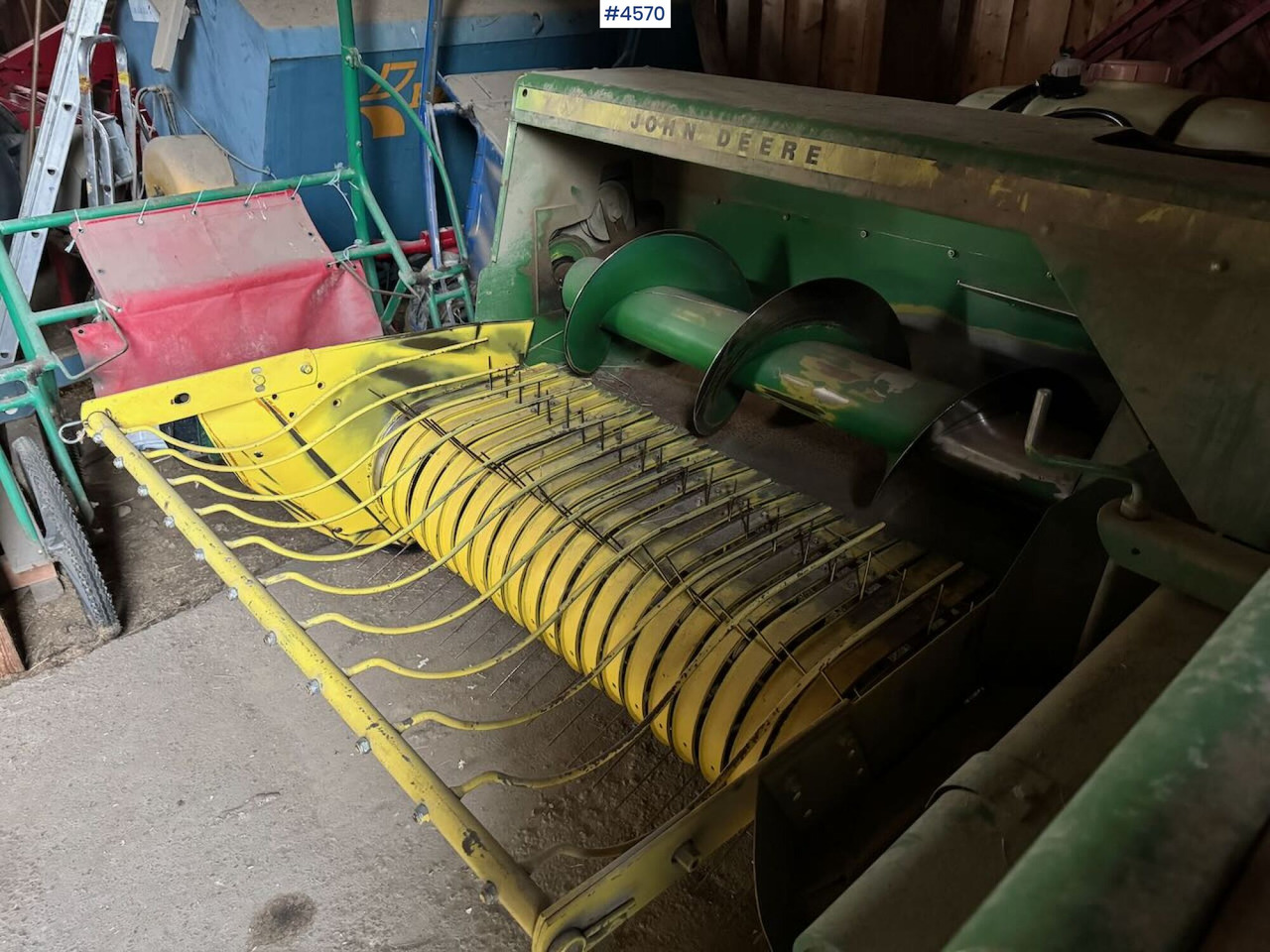 John Deere 332A Square baler - Maquinaria de henificación: foto 3 John Deere 332A Square baler - Maquinaria de henificación: foto 3