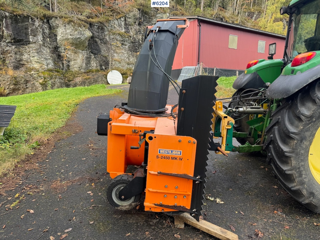 Westbjørn S-2450 MK IV Snow Blower. Only used for 6 hours. - Vehículo municipal: foto 5 Westbjørn S-2450 MK IV Snow Blower. Only used for 6 hours. - Vehículo municipal: foto 5