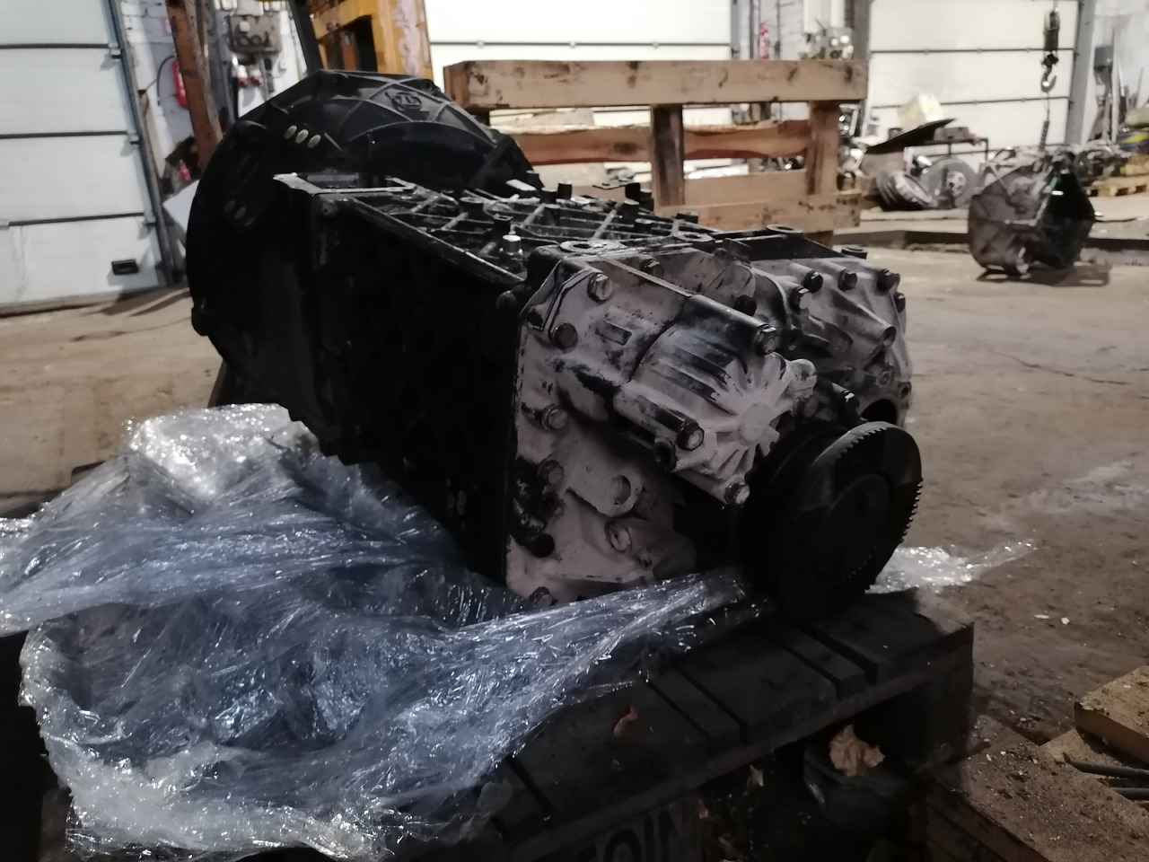 MAN DAF REMANUFACTURED gearbox ZF 16S151 ratio 0,84 - Caja de cambios: foto 4 MAN DAF REMANUFACTURED gearbox ZF 16S151 ratio 0,84 - Caja de cambios: foto 4