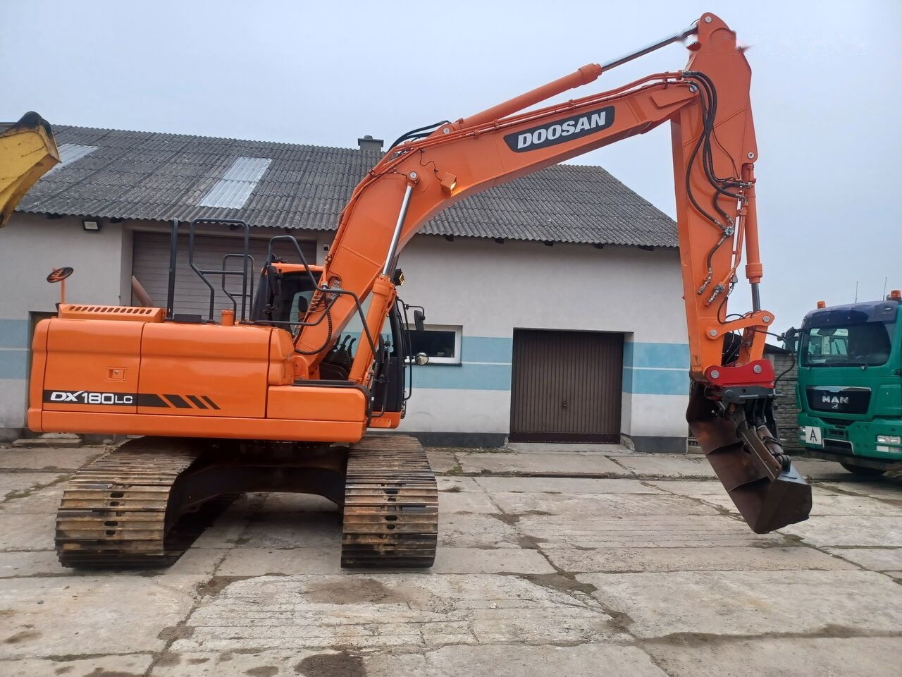 Excavadora de cadenas Doosan DX180 LC: foto 1