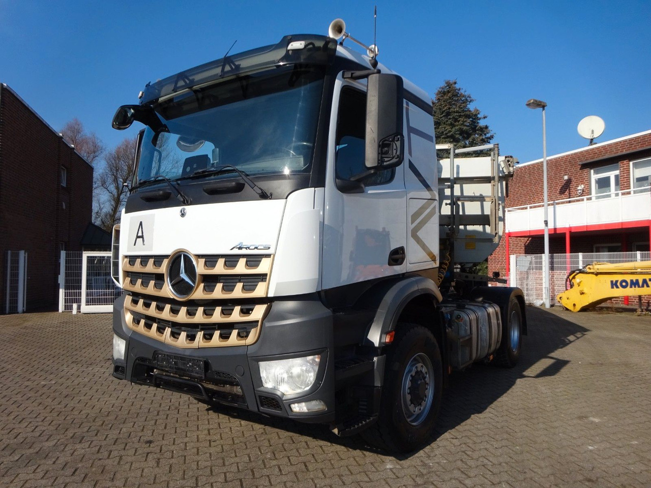 Mercedes-Benz 1851 Arocs SZM 4x2-4 HAD + Hydr. Kipperpumpe Mercedes-Benz 1851 Arocs SZM 4x4 HAD + Hydr. Kipperpumpe - Cabeza tractora: foto 3 Mercedes-Benz 1851 Arocs SZM 4x2-4 HAD + Hydr. Kipperpumpe Mercedes-Benz 1851 Arocs SZM 4x4 HAD + Hydr. Kipperpumpe - Cabeza tractora: foto 3