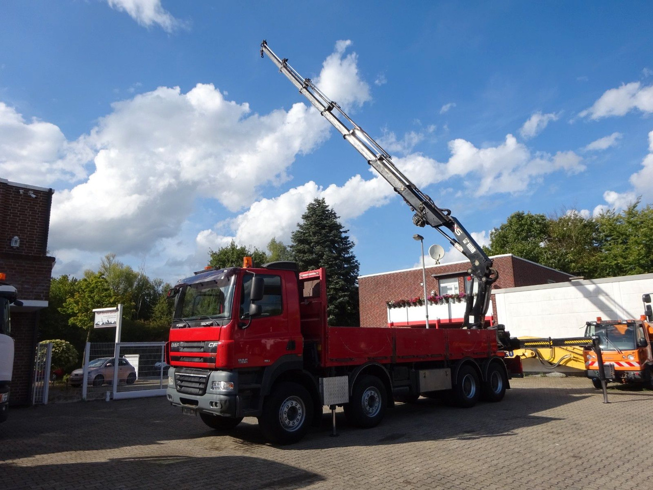 DAF 85.410 Pritsche + HIAB 322E6 Kran 8x4 - Camión grúa: foto 2 DAF 85.410 Pritsche + HIAB 322E6 Kran 8x4 - Camión grúa: foto 2