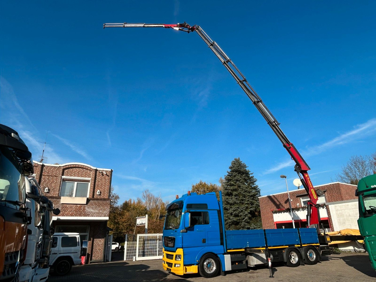 MAN 26.440 TGX Pritsche + PK 34002 + JIB Seilwinde - Camión grúa: foto 1 MAN 26.440 TGX Pritsche + PK 34002 + JIB Seilwinde - Camión grúa: foto 1