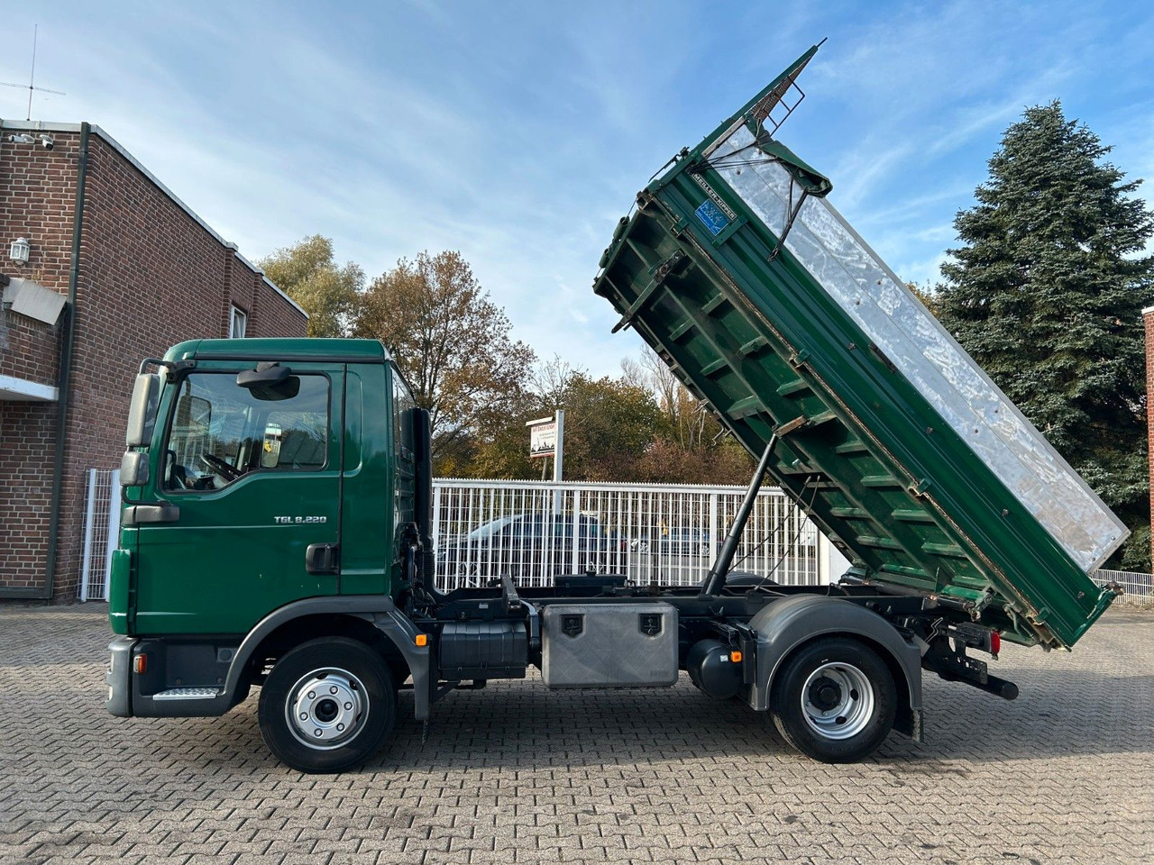 MAN 8.220 TGL MEILLER 3Skipper mit hohen Wänden - Camión volquete: foto 3 MAN 8.220 TGL MEILLER 3Skipper mit hohen Wänden - Camión volquete: foto 3