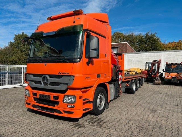Mercedes-Benz 2541 Actros Plattform + FASSI Kran 6X2 - Camión grúa: foto 1 Mercedes-Benz 2541 Actros Plattform + FASSI Kran 6X2 - Camión grúa: foto 1