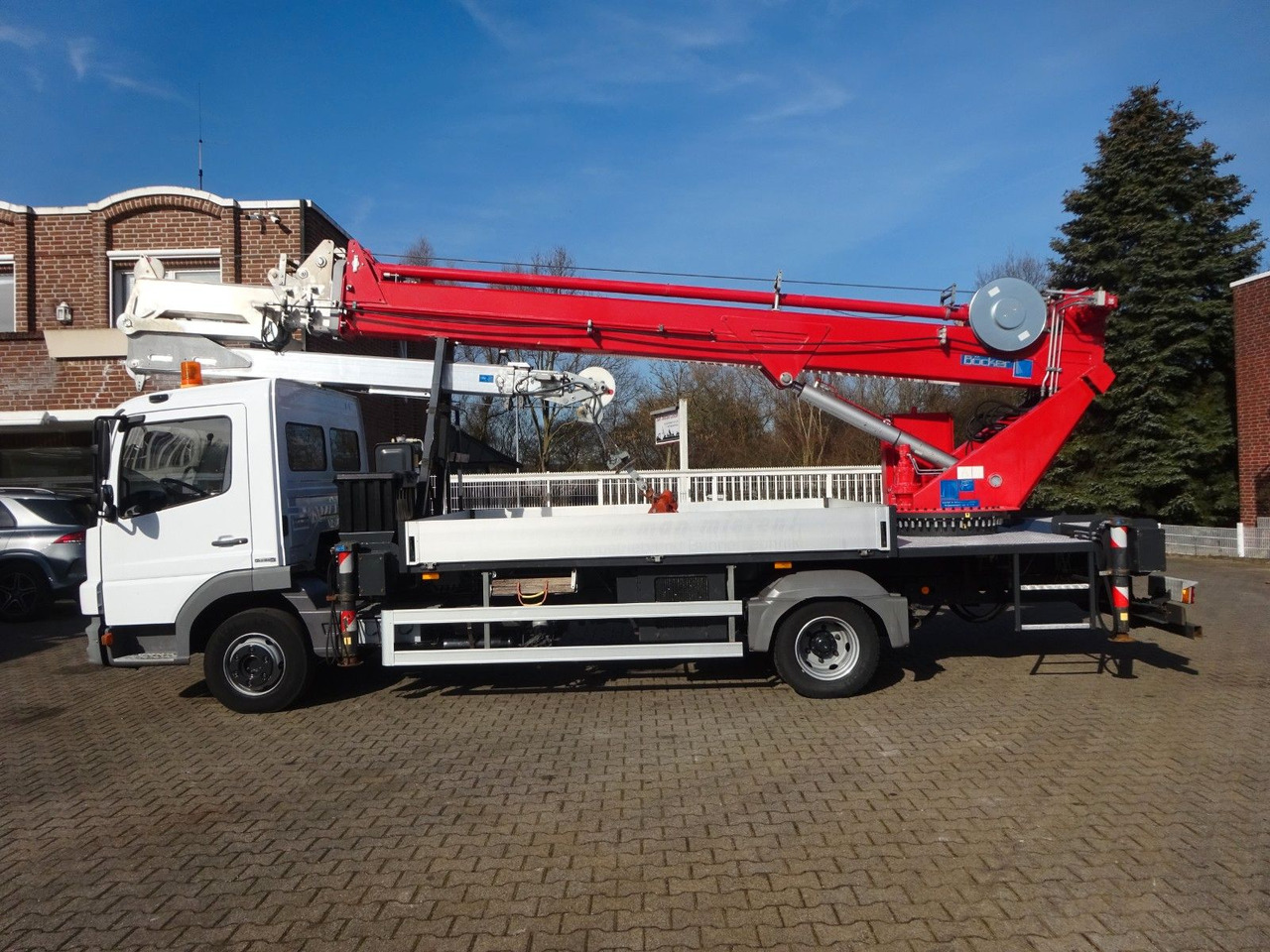 Mercedes-Benz 818 Atego + Böcker AK 32 Meter Dachdeckerkran - Camión grúa: foto 3 Mercedes-Benz 818 Atego + Böcker AK 32 Meter Dachdeckerkran - Camión grúa: foto 3