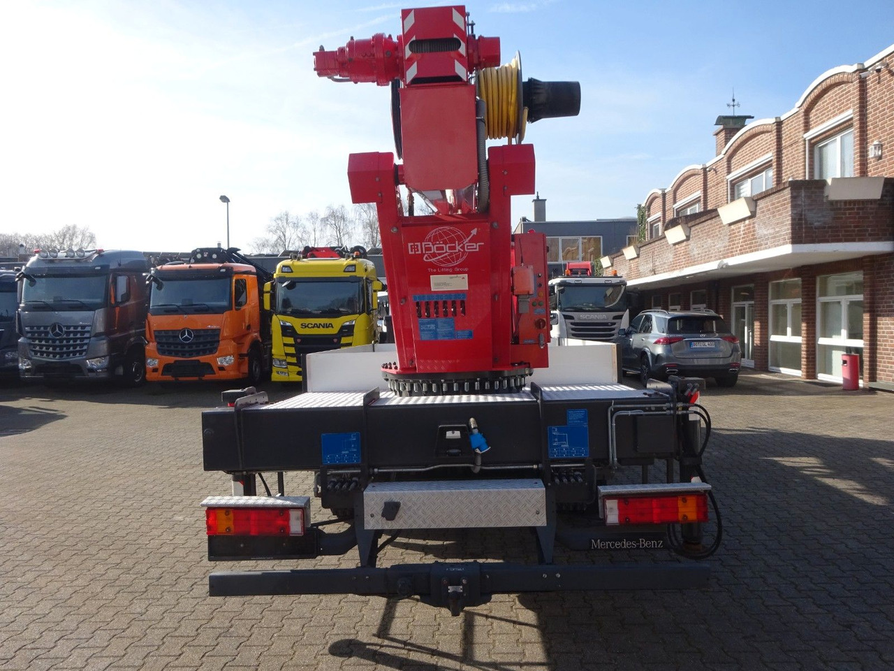 Mercedes-Benz 818 Atego + Böcker AK 32 Meter Dachdeckerkran - Camión grúa: foto 5 Mercedes-Benz 818 Atego + Böcker AK 32 Meter Dachdeckerkran - Camión grúa: foto 5