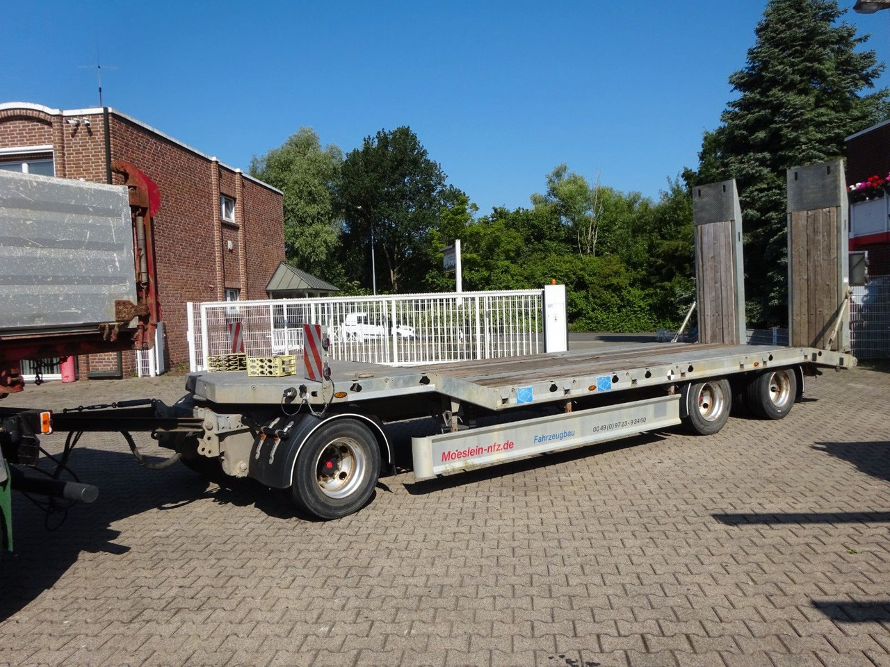 Möslein Tieflader Anhänger mit 3 Achsen und Rampen - Remolque góndola rebajadas: foto 2 Möslein Tieflader Anhänger mit 3 Achsen und Rampen - Remolque góndola rebajadas: foto 2