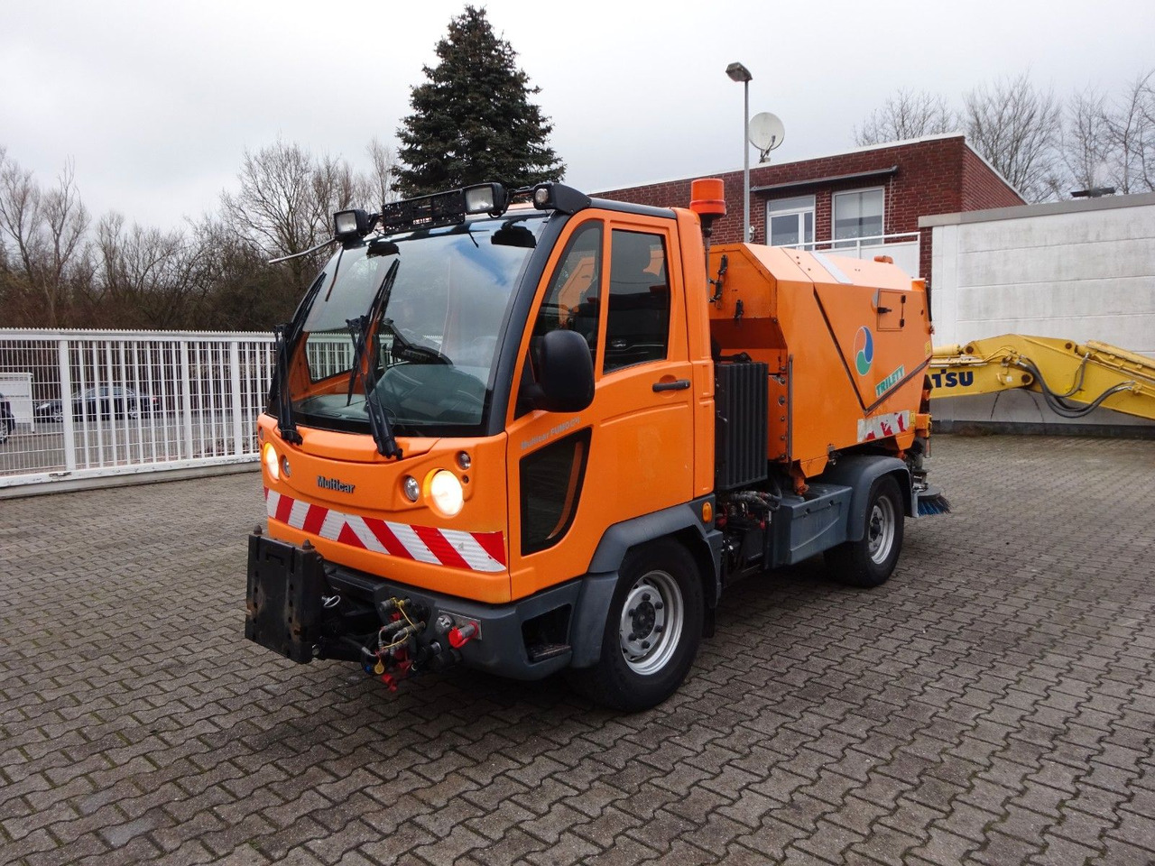 Multicar M30 HAKO FUMO Kehrmaschine + Schneeplatte 4x4 - Furgoneta basculante: foto 3 Multicar M30 HAKO FUMO Kehrmaschine + Schneeplatte 4x4 - Furgoneta basculante: foto 3