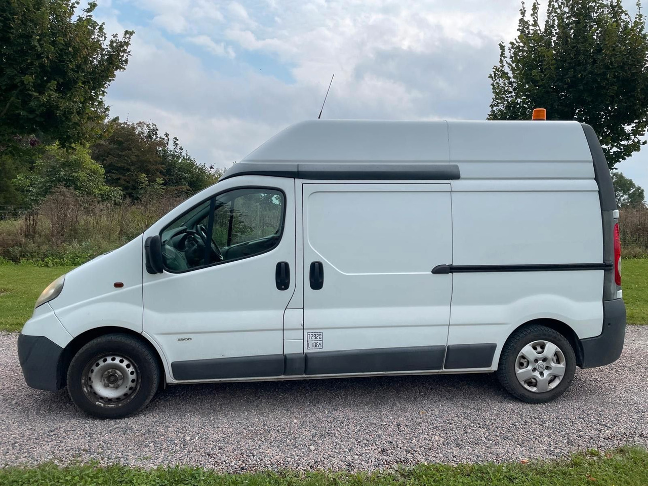 Opel Vivaro 2.0 CDTI L2H2 - Furgoneta pequeña: foto 2 Opel Vivaro 2.0 CDTI L2H2 - Furgoneta pequeña: foto 2