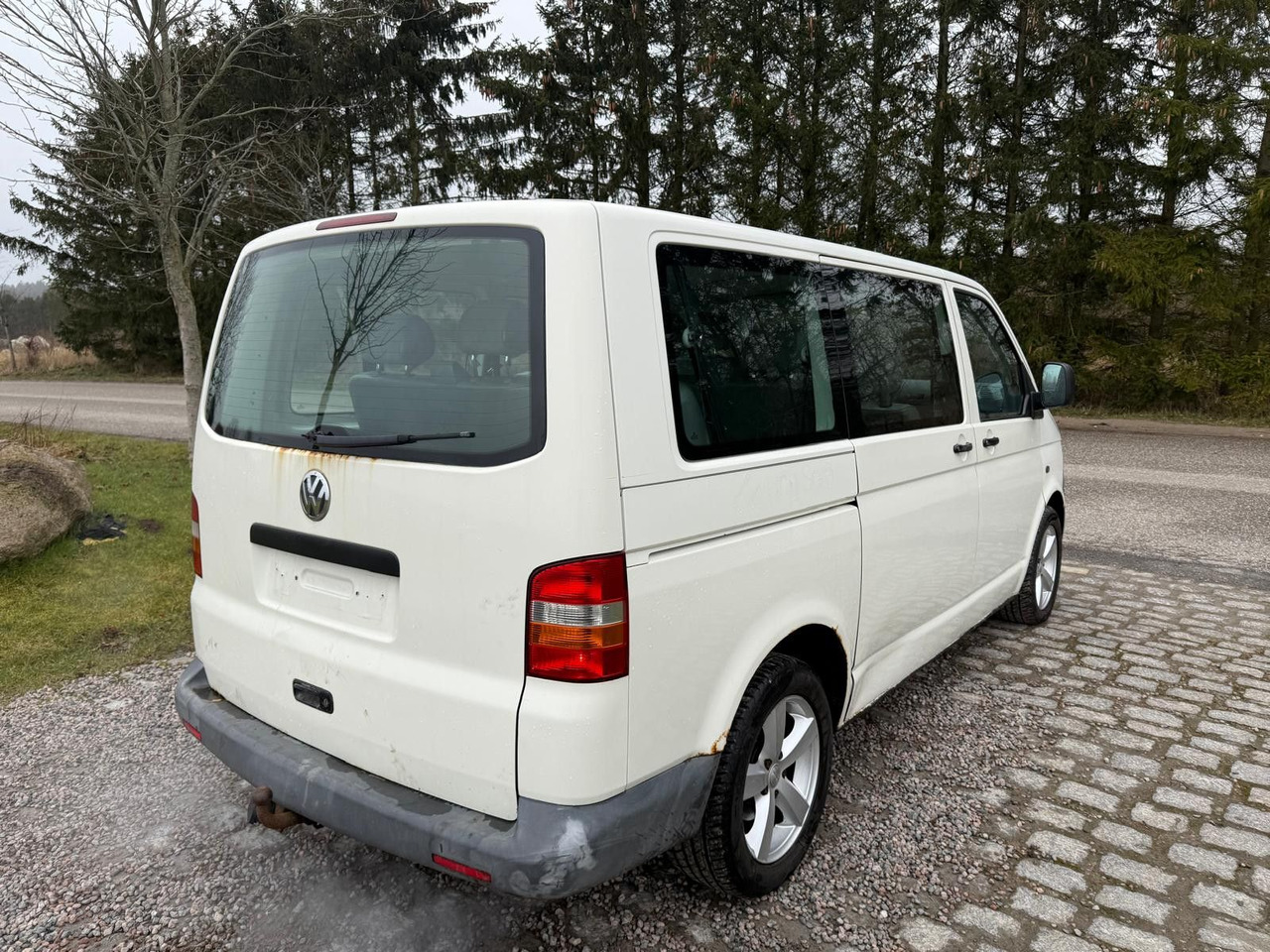 Volkswagen T5 Transporter 1.9 TDI *9 Sitze * 3900 € - Furgoneta de pasajeros: foto 4 Volkswagen T5 Transporter 1.9 TDI *9 Sitze * 3900 € - Furgoneta de pasajeros: foto 4