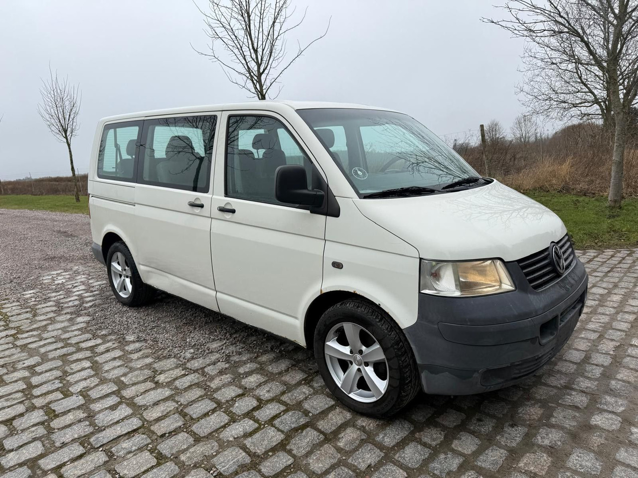Volkswagen T5 Transporter 1.9 TDI *9 Sitze *RESERVED RO - Furgoneta de pasajeros: foto 1 Volkswagen T5 Transporter 1.9 TDI *9 Sitze *RESERVED RO - Furgoneta de pasajeros: foto 1