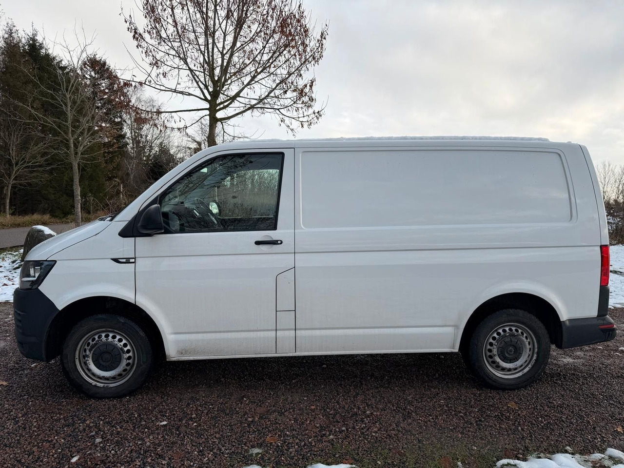 Volkswagen T6 Transporter Kasten Kombi - Furgoneta de pasajeros: foto 2 Volkswagen T6 Transporter Kasten Kombi - Furgoneta de pasajeros: foto 2