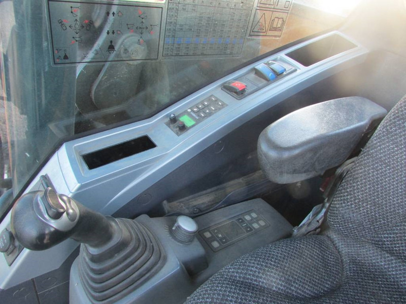 Excavadora de cadenas Hyundai HX 130 ALCR Kettenbagger 76.000 EUR / AC: foto 11 Excavadora de cadenas Hyundai HX 130 ALCR Kettenbagger 76.000 EUR / AC: foto 11