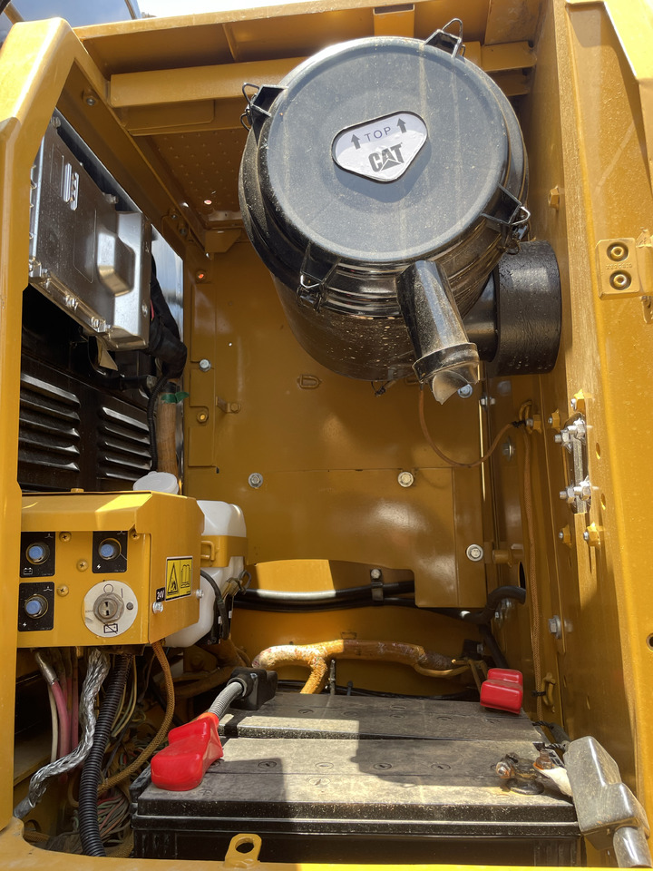 Excavadora de cadenas CATERPILLAR 323D2: foto 10 Excavadora de cadenas CATERPILLAR 323D2: foto 10