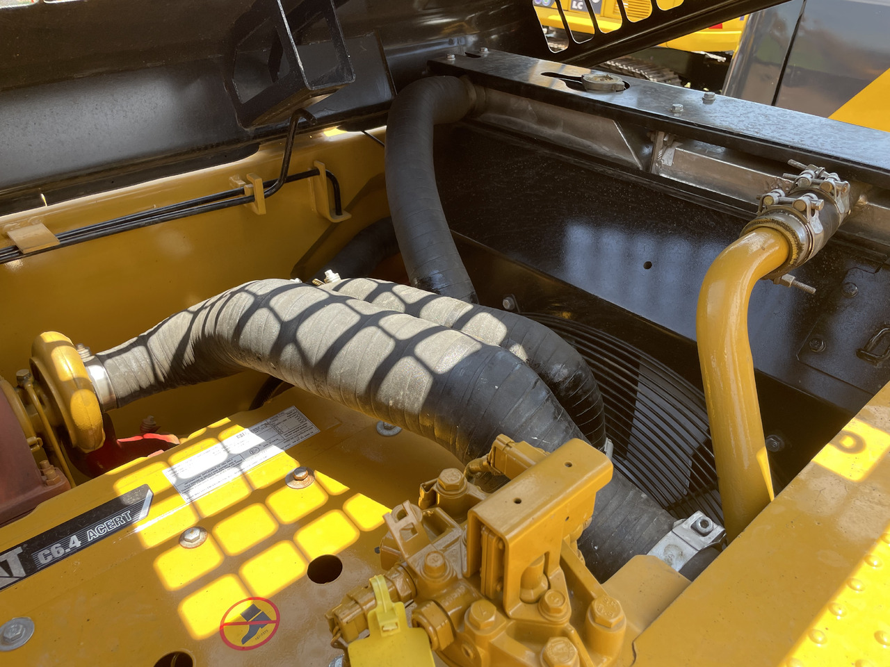 Excavadora de cadenas CATERPILLAR 323D2: foto 8 Excavadora de cadenas CATERPILLAR 323D2: foto 8