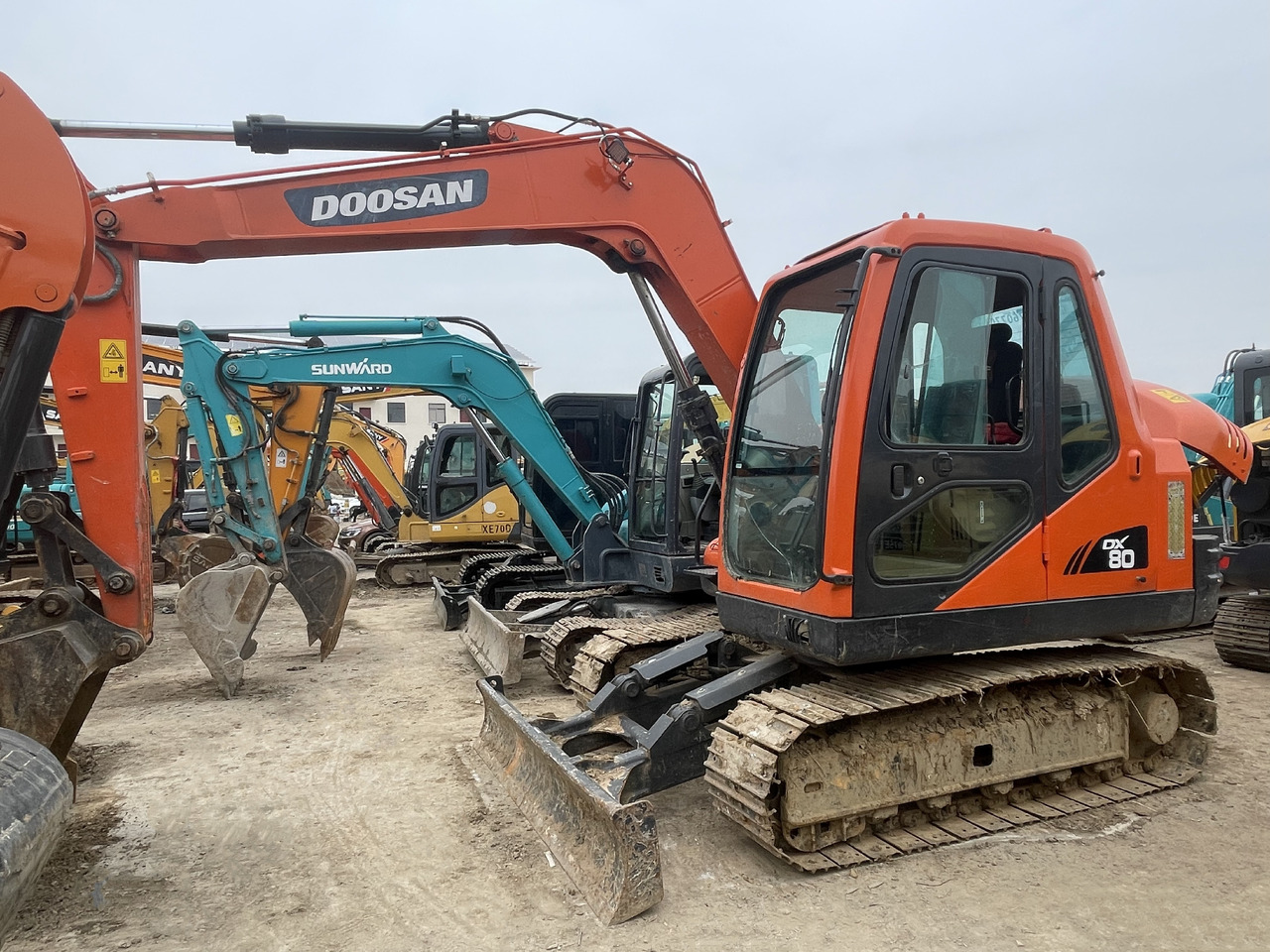 DOOSAN DX80 - Excavadora de cadenas: foto 1 DOOSAN DX80 - Excavadora de cadenas: foto 1