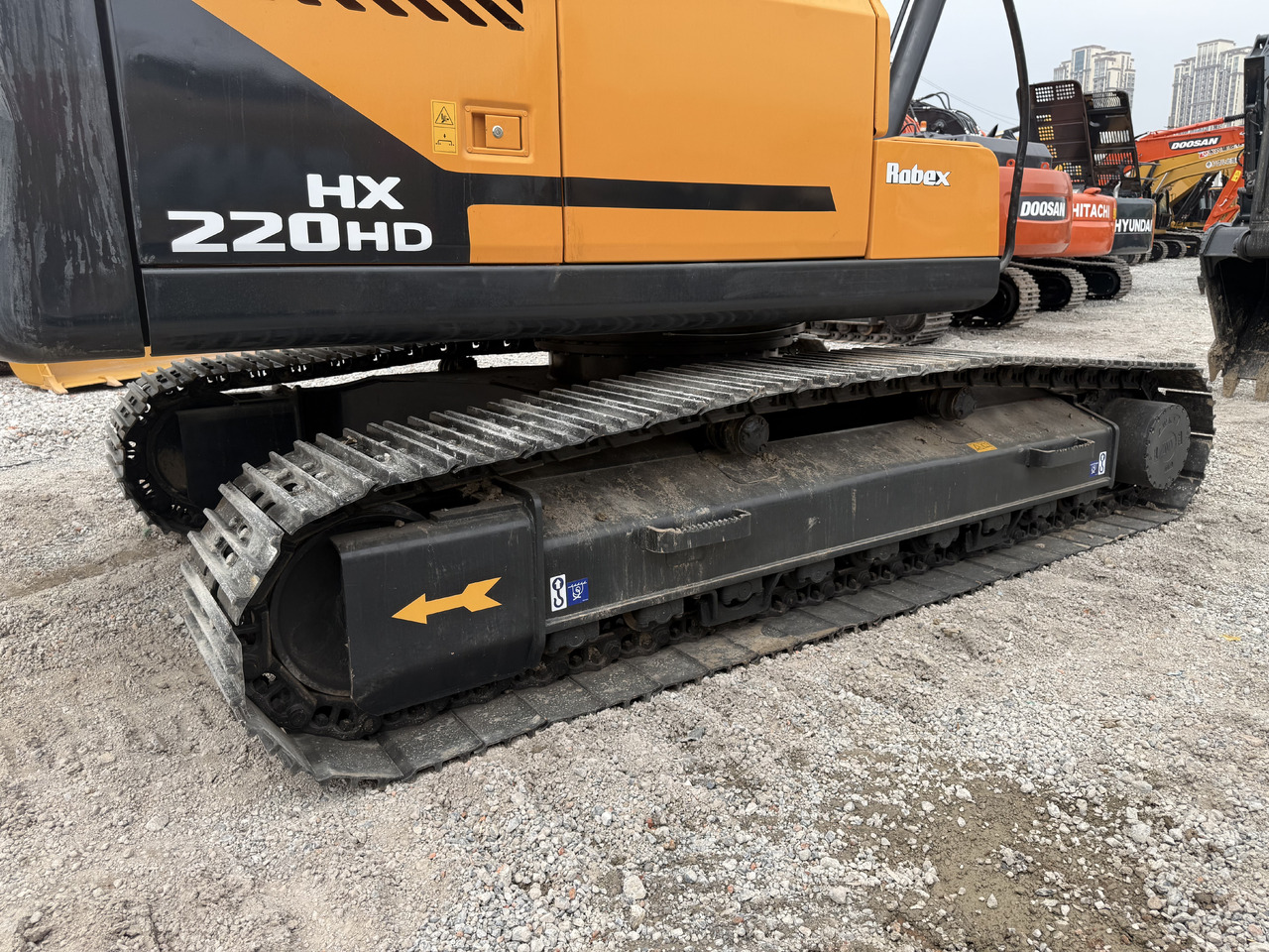 Excavadora de cadenas HYUNDAI HX220HD: foto 8