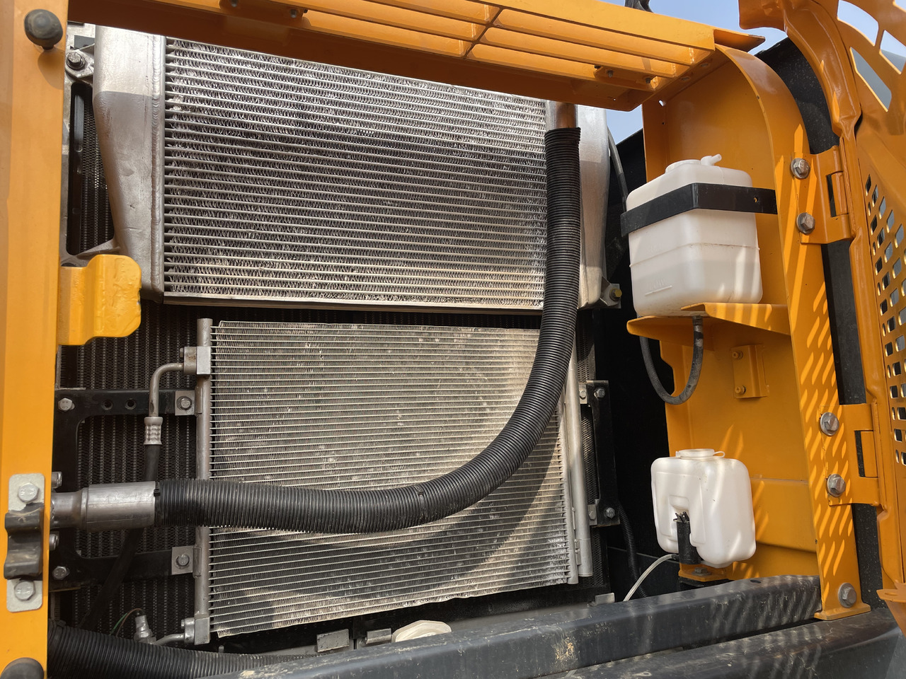 Hyundai R220LC-9S - Excavadora de cadenas: foto 2 Hyundai R220LC-9S - Excavadora de cadenas: foto 2