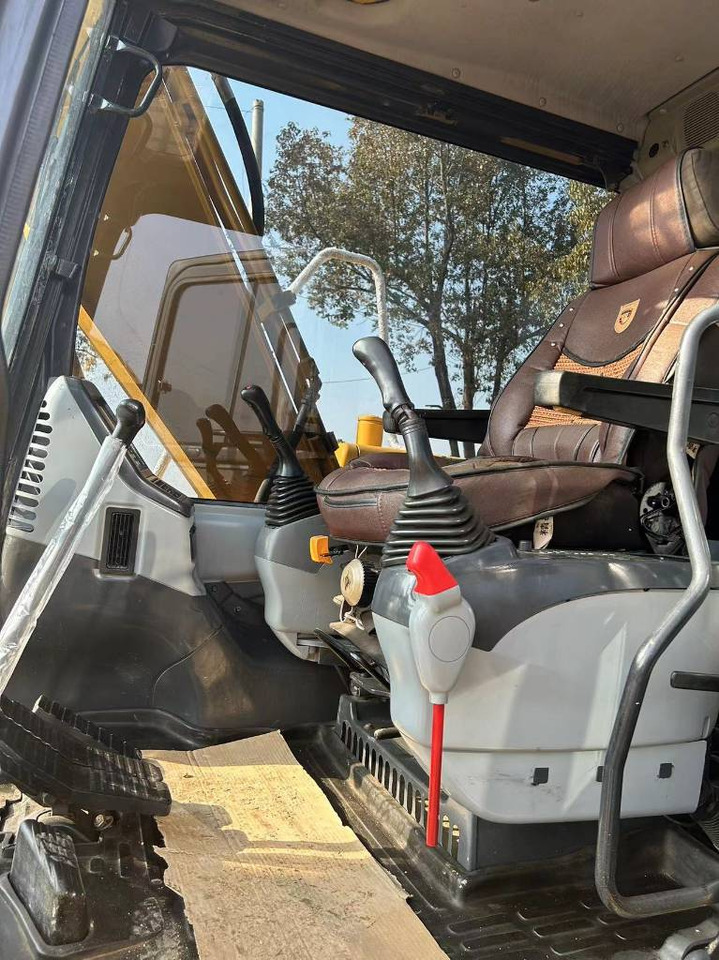 KOMATSU PC 130-8 - Excavadora de cadenas: foto 5 KOMATSU PC 130-8 - Excavadora de cadenas: foto 5