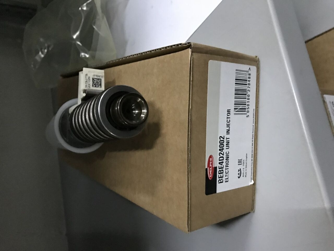 Delphi 2018 BEBE4D24002 Volvo RENAULT-VOLVO truck - Inyector para Camión: foto 2 Delphi 2018 BEBE4D24002 Volvo RENAULT-VOLVO truck - Inyector para Camión: foto 2