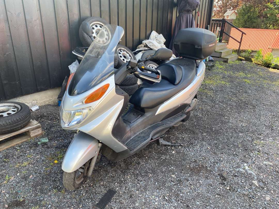 Suzuki Burgman UH 125//Lett MC - Remolque para moto: foto 1 Suzuki Burgman UH 125//Lett MC - Remolque para moto: foto 1