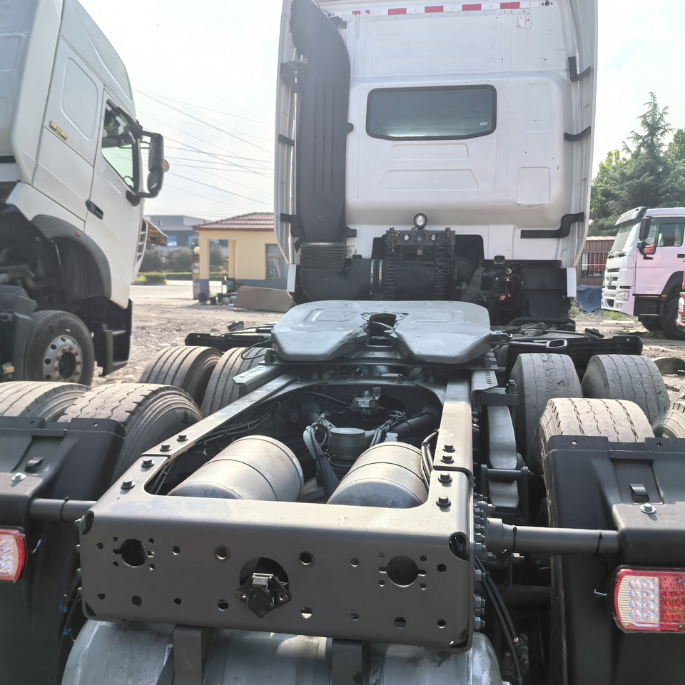 SINOTRUCK HOWO - Cabeza tractora: foto 4 SINOTRUCK HOWO - Cabeza tractora: foto 4