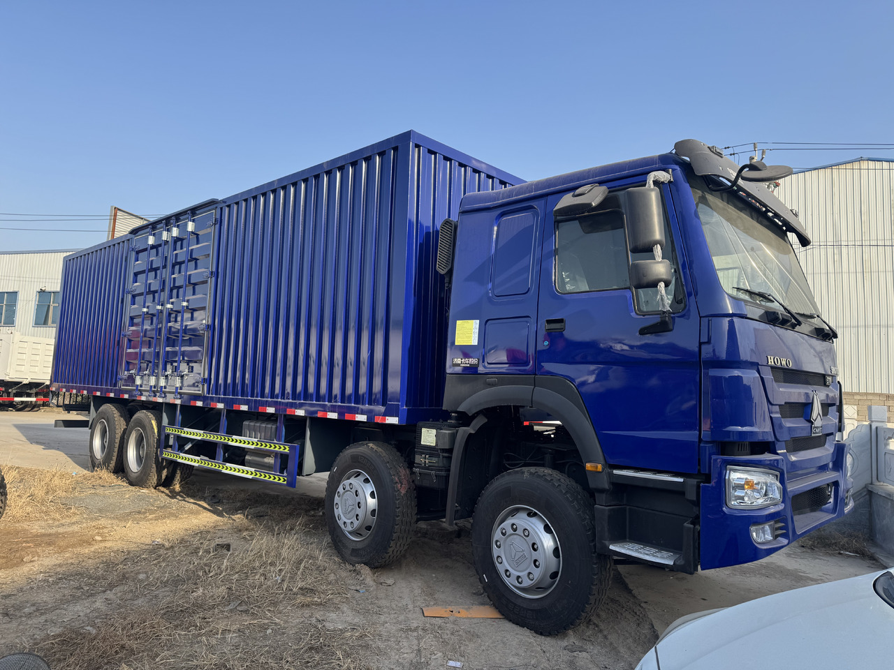 HOWO  - Camión caja cerrada: foto 1 HOWO  - Camión caja cerrada: foto 1