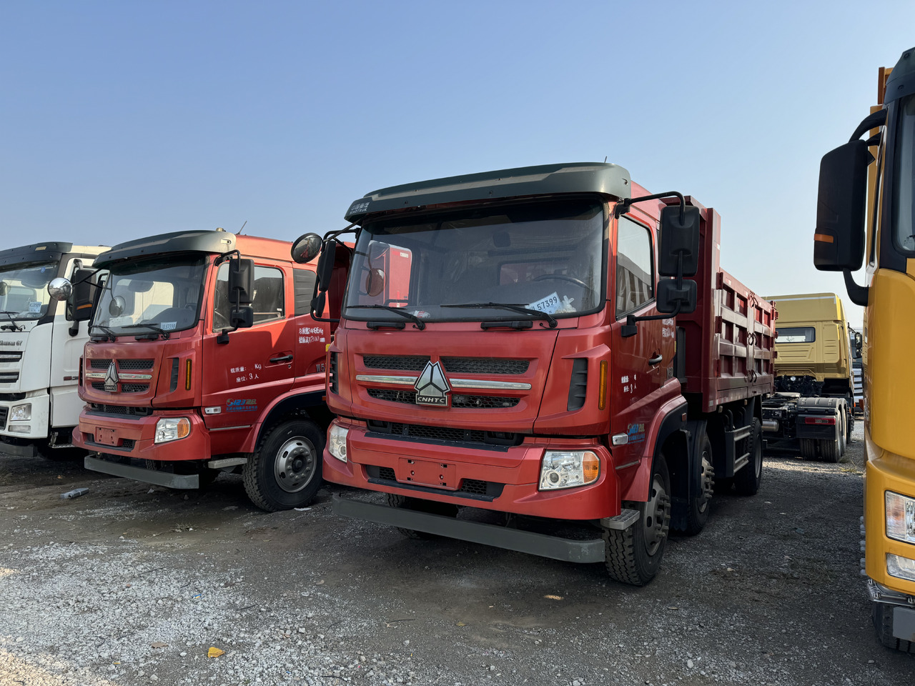 SINOTRUCK HOWO  - Camión volquete: foto 3 SINOTRUCK HOWO  - Camión volquete: foto 3