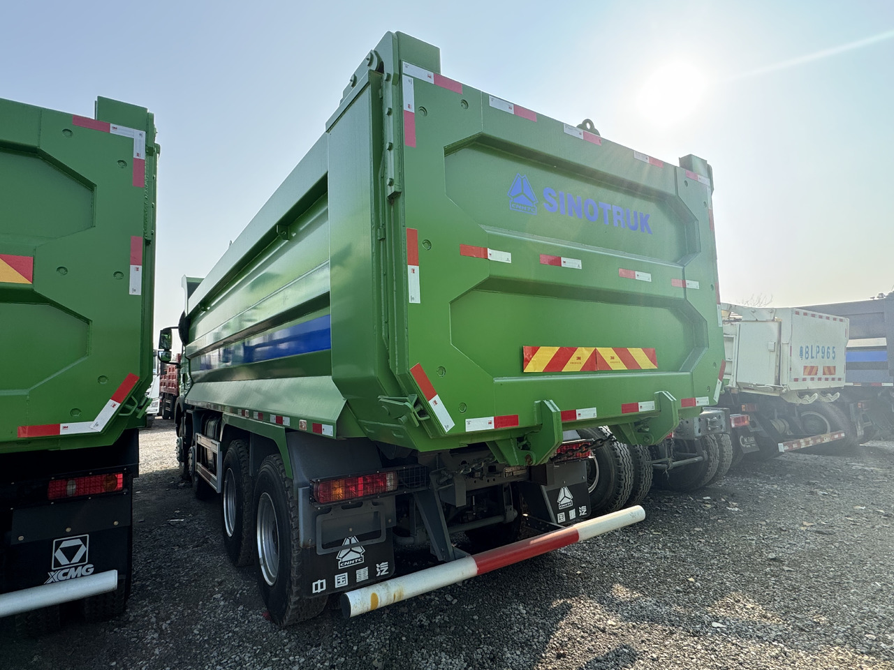 SINOTRUCK HOWO  - Camión volquete: foto 4 SINOTRUCK HOWO  - Camión volquete: foto 4