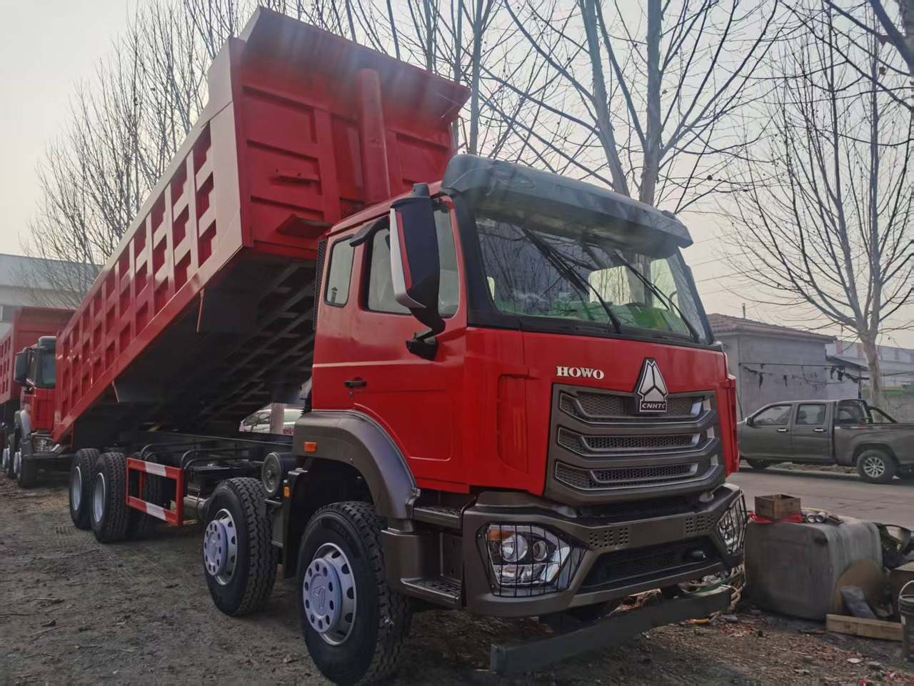 SINOTRUCK HOWO  - Camión volquete: foto 1 SINOTRUCK HOWO  - Camión volquete: foto 1