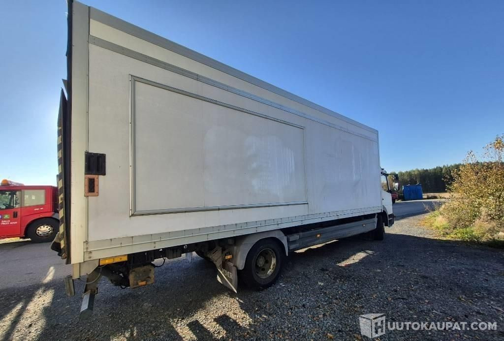 Mercedes-Benz Atego 1223 umpikori+pl nostin, 2003, 323 000 km, Forssa - Camión: foto 3 Mercedes-Benz Atego 1223 umpikori+pl nostin, 2003, 323 000 km, Forssa - Camión: foto 3