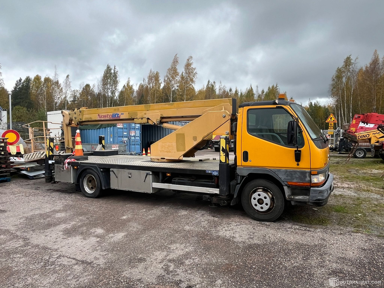 Mitsubishi CANTER-FE659H/420, nostokoriauto, nostin korjattavaksi, 2003, Vantaa - Camión: foto 4 Mitsubishi CANTER-FE659H/420, nostokoriauto, nostin korjattavaksi, 2003, Vantaa - Camión: foto 4