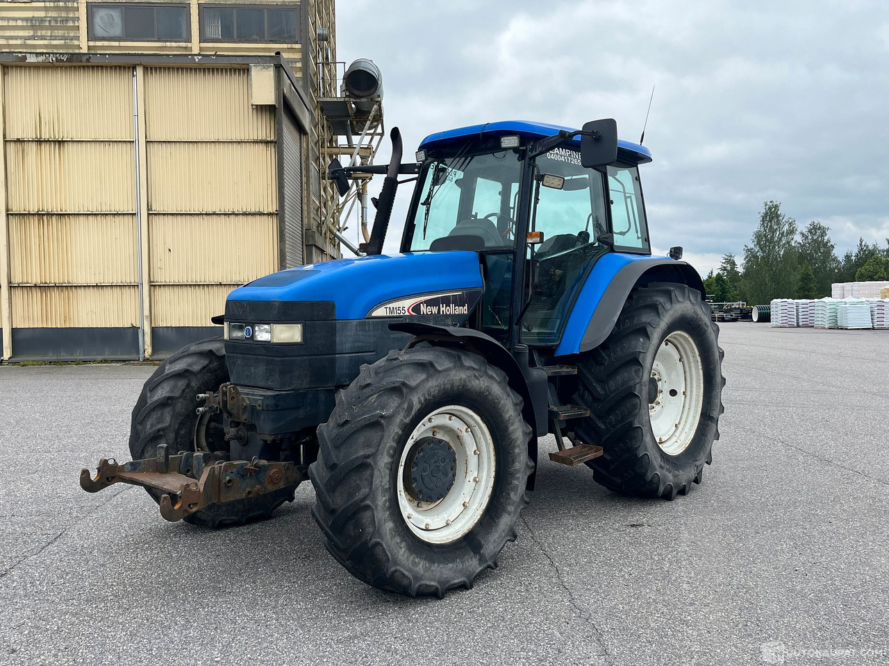 New Holland TM155, traktori etunostolaitteeella, 2004,, Salo - Maquinaria agrícola: foto 1 New Holland TM155, traktori etunostolaitteeella, 2004,, Salo - Maquinaria agrícola: foto 1