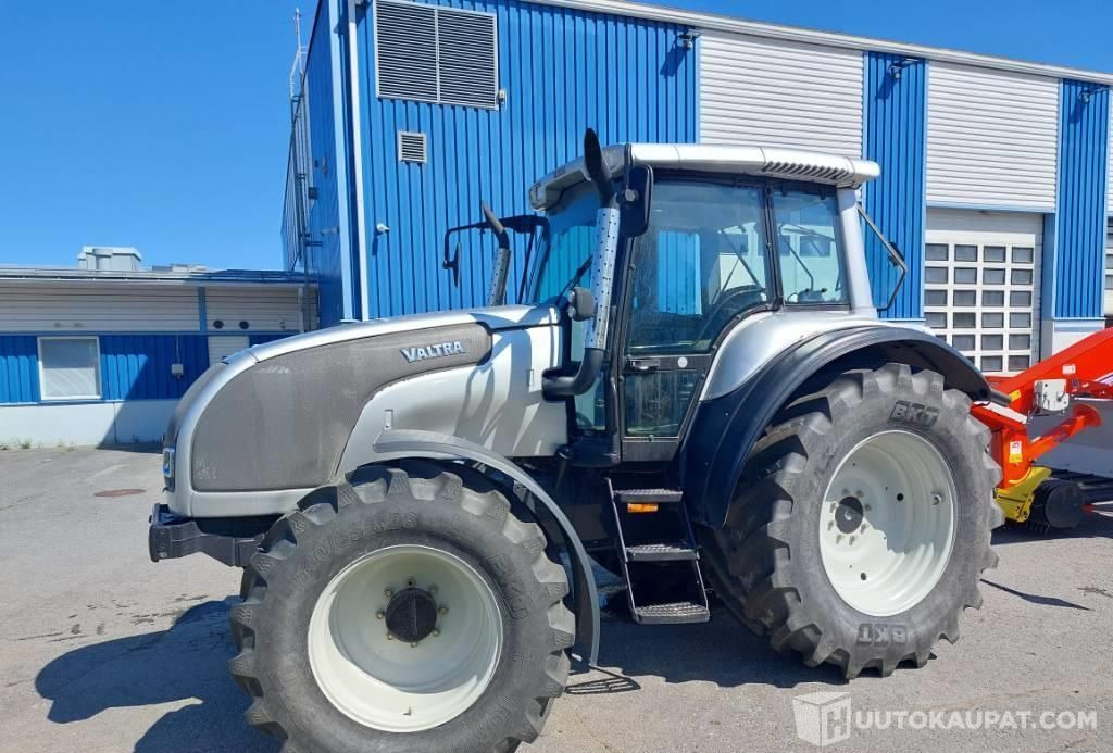 Valtra M 120 E, VAIN 2932 h, Okraspecial, 2004, Kokkola - Maquinaria agrícola: foto 1 Valtra M 120 E, VAIN 2932 h, Okraspecial, 2004, Kokkola - Maquinaria agrícola: foto 1