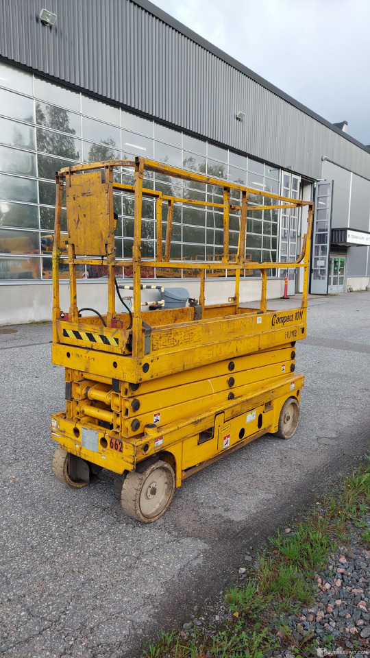 Haulotte Compact 10 N, 2005 Saksilava nostin, Vantaa - Maquinaria de construcción: foto 1 Haulotte Compact 10 N, 2005 Saksilava nostin, Vantaa - Maquinaria de construcción: foto 1