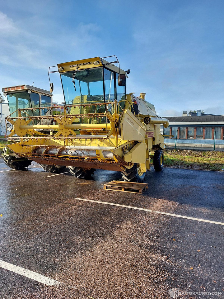 New Holland 8030, 1981 1910h, MTK25, Porvoo - Cosechadora de granos: foto 2 New Holland 8030, 1981 1910h, MTK25, Porvoo - Cosechadora de granos: foto 2