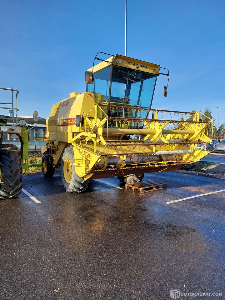 New Holland 8030, 1981 1910h, MTK25, Porvoo - Cosechadora de granos: foto 1 New Holland 8030, 1981 1910h, MTK25, Porvoo - Cosechadora de granos: foto 1