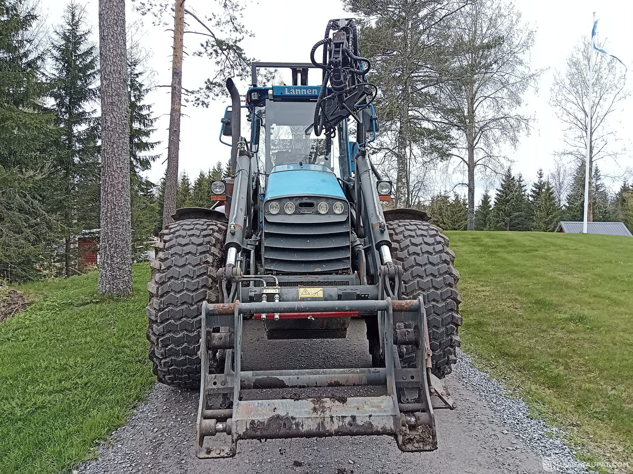Lännen 860c Pylväsnosturilla, 2005, Hämeenlinna - Otra maquinaria: foto 3 Lännen 860c Pylväsnosturilla, 2005, Hämeenlinna - Otra maquinaria: foto 3