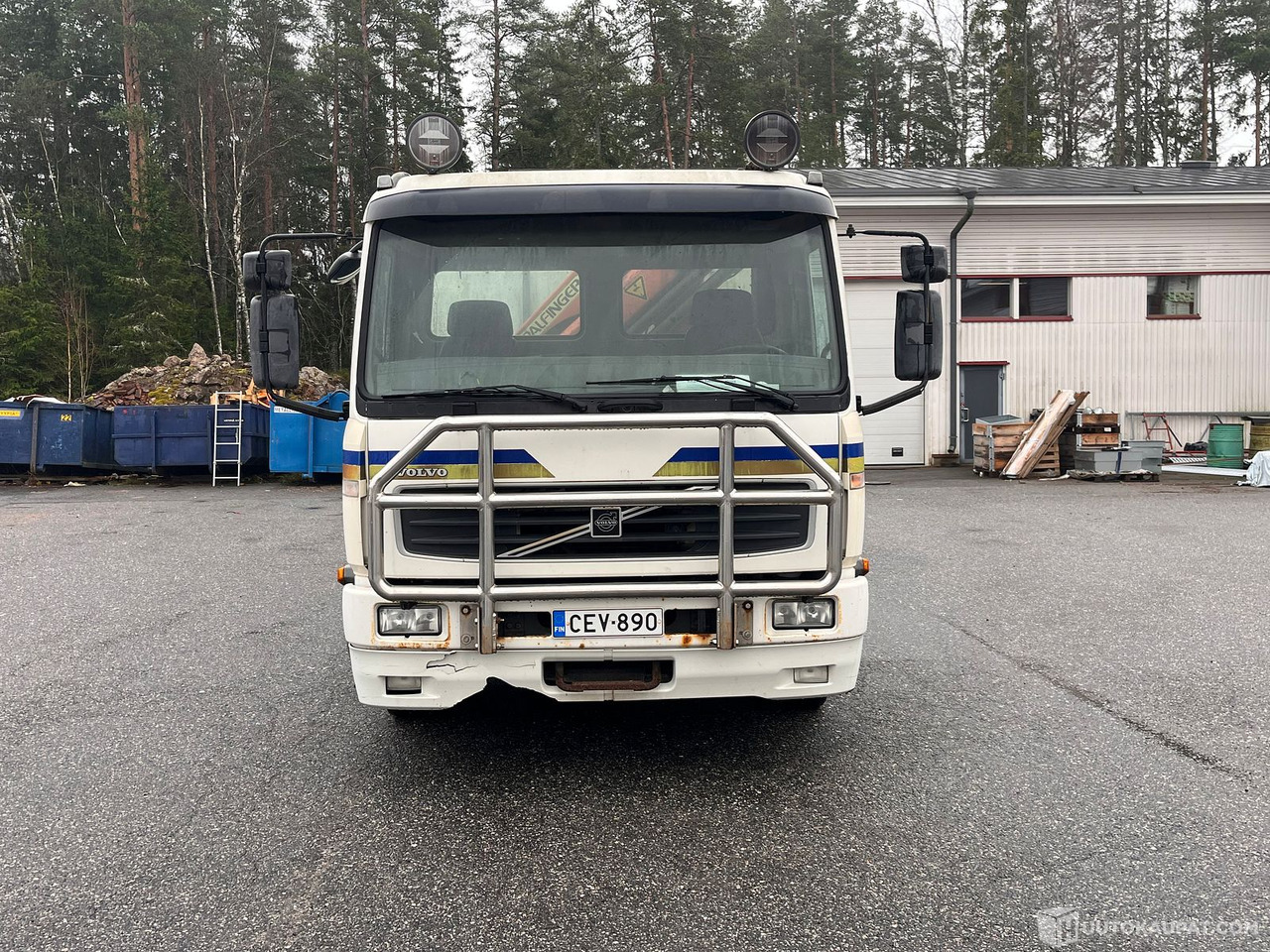 Volvo FL612-FL6H-42R/400, kuorma-auto nosturilla, 2001, Rusko - Camión caja abierta, Camión grúa: foto 2 Volvo FL612-FL6H-42R/400, kuorma-auto nosturilla, 2001, Rusko - Camión caja abierta, Camión grúa: foto 2