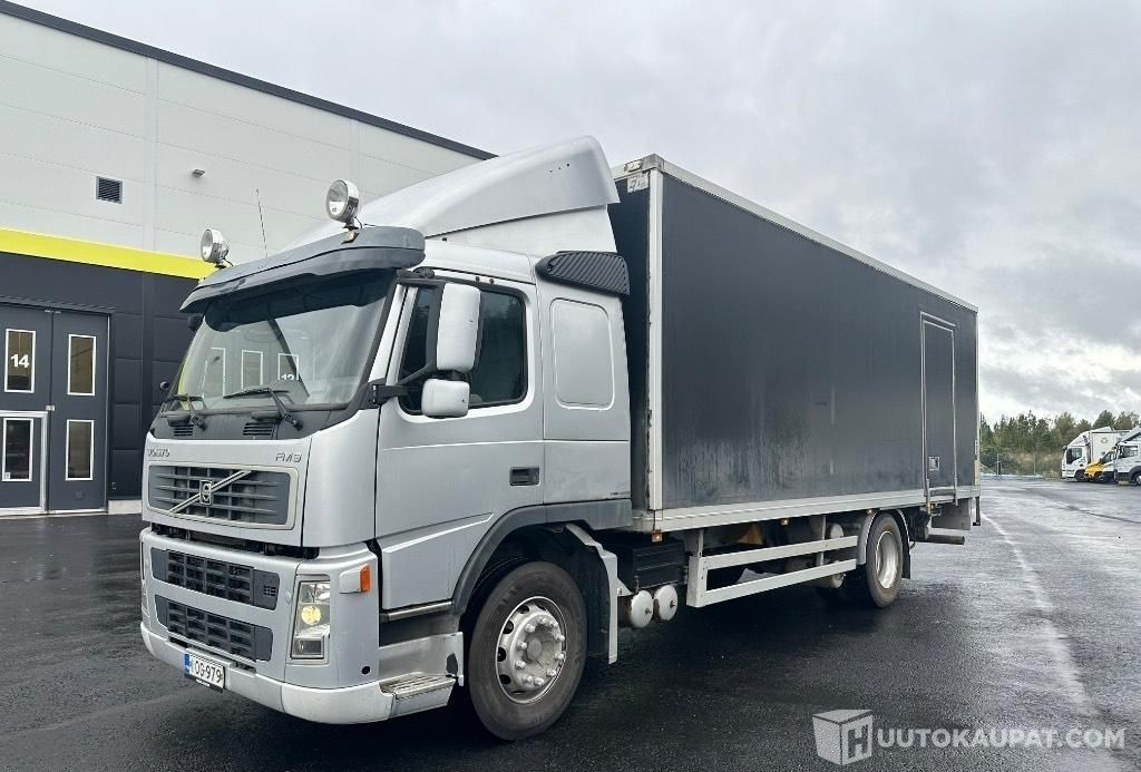 Volvo FM9 300 4x2, 2003, Pirkkala - Camión caja cerrada: foto 1 Volvo FM9 300 4x2, 2003, Pirkkala - Camión caja cerrada: foto 1